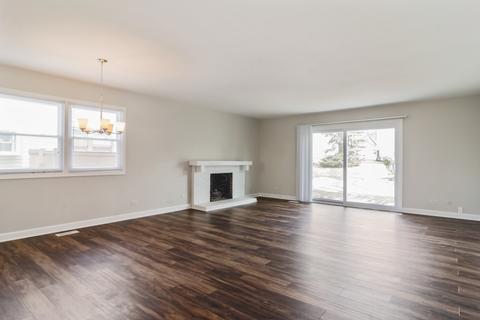 775 Jody Ln, Hoffman Estates, IL 60169 photo 2