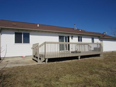 335 Richardson Dr, Weldon, IL 61882 photo 2
