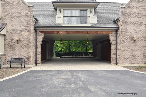 33 W590 Ashley Ln, Wayne, IL 60184 photo 3
