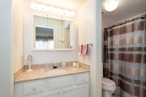147 Stanhope Dr #A, Willowbrook, IL 60527 photo 8