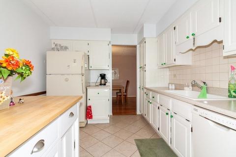 147 Stanhope Dr #A, Willowbrook, IL 60527 photo 6