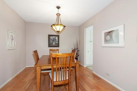 147 Stanhope Dr #A, Willowbrook, IL 60527 photo 4