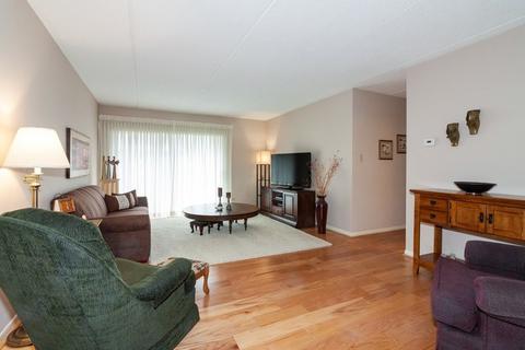 147 Stanhope Dr #A, Willowbrook, IL 60527 photo 3