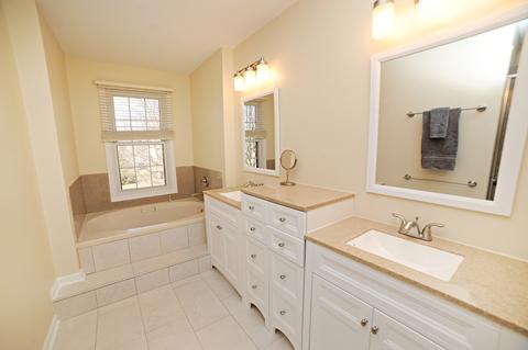 4574 Opal Dr, Hoffman Estates, IL 60192 photo 11