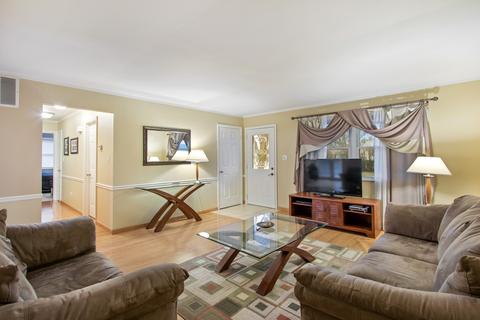 2115 Rolling Ridge Ln, Lindenhurst, IL 60046 photo 2
