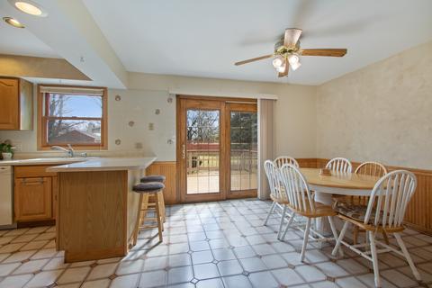 2115 Rolling Ridge Ln, Lindenhurst, IL 60046 photo 4