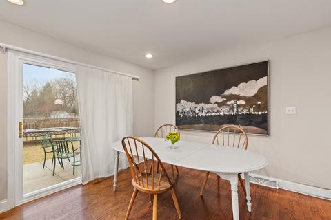 2 S259 Arrowhead Dr, Wheaton, IL 60189 photo 9