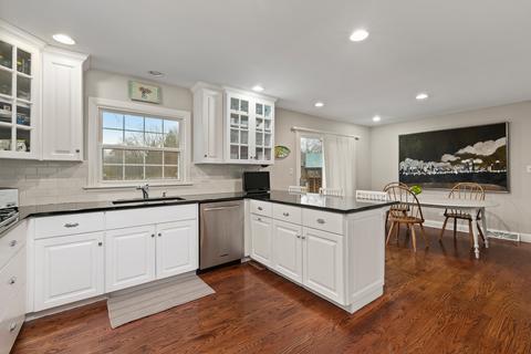 2 S259 Arrowhead Dr, Wheaton, IL 60189 photo 8