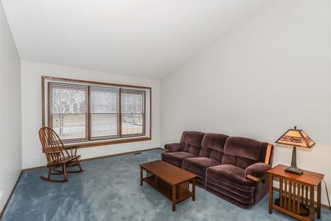 1052 Trillium Ln, Bartlett, IL 60103 photo 2