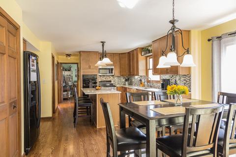 407 Surrey Rd, Bartlett, IL 60103 photo 8