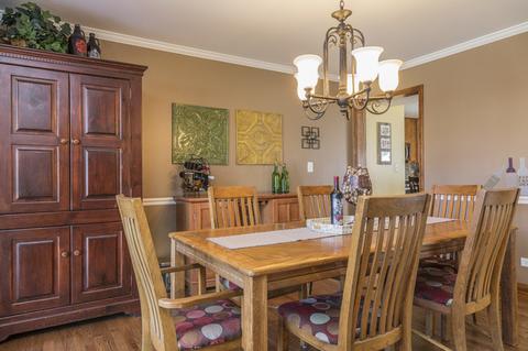 407 Surrey Rd, Bartlett, IL 60103 photo 12