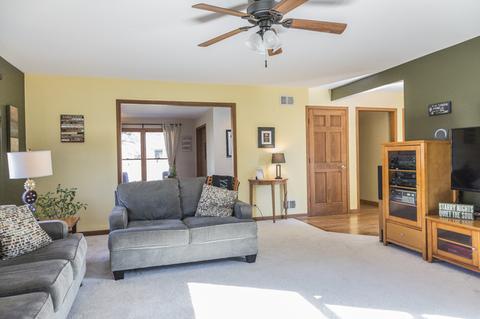 407 Surrey Rd, Bartlett, IL 60103 photo 3