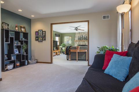 407 Surrey Rd, Bartlett, IL 60103 photo 7