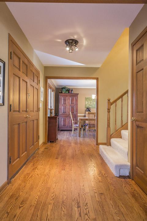 407 Surrey Rd, Bartlett, IL 60103 photo 2