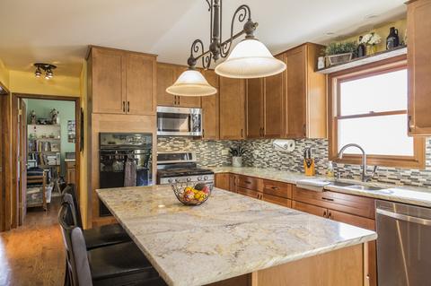 407 Surrey Rd, Bartlett, IL 60103 photo 9