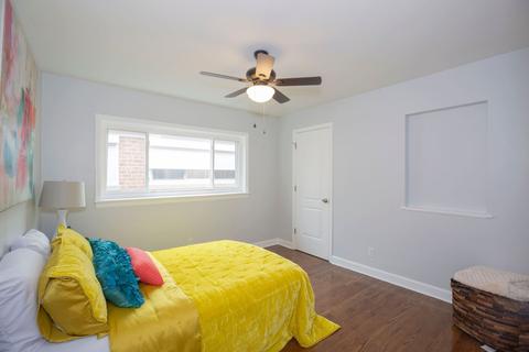 9655 S Prairie Ave, Chicago, IL 60628 photo 8