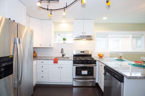 9655 S Prairie Ave, Chicago, IL 60628 photo 4
