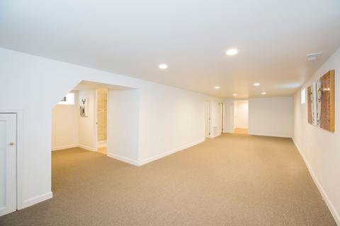9655 S Prairie Ave, Chicago, IL 60628 photo 16