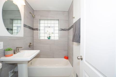 9655 S Prairie Ave, Chicago, IL 60628 photo 11