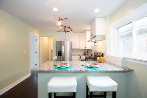 9655 S Prairie Ave, Chicago, IL 60628 photo 2