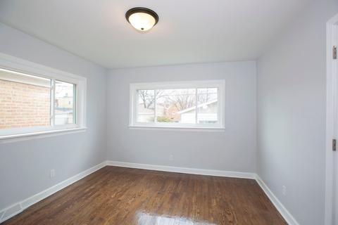 9655 S Prairie Ave, Chicago, IL 60628 photo 12