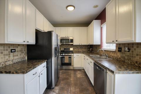 28905 Sawmill Ln, Lakemoor, IL 60051 photo 9