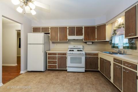 1716 Maple Ln, Elgin, IL 60123 photo 5