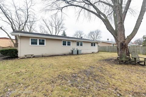 1716 Maple Ln, Elgin, IL 60123 photo 10