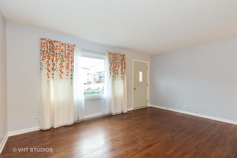 1716 Maple Ln, Elgin, IL 60123 photo 2