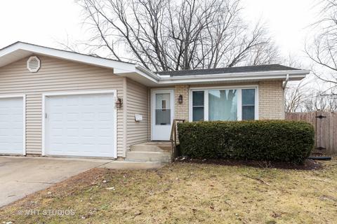 1716 Maple Ln, Elgin, IL 60123 photo 1