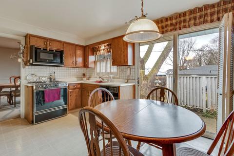 610 Howard Ct, East Dundee, IL 60118 photo 4