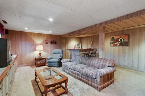 610 Howard Ct, East Dundee, IL 60118 photo 3
