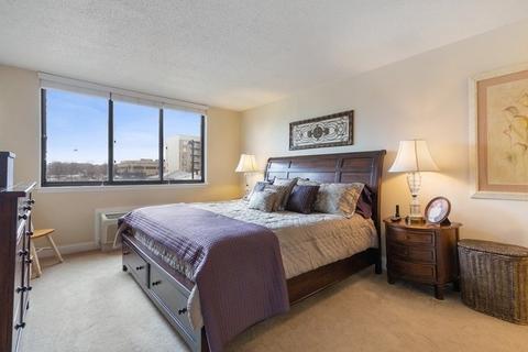 2000 Saint Regis Dr #2N, Lombard, IL 60148 photo 9