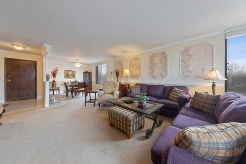 2000 Saint Regis Dr #2N, Lombard, IL 60148 photo 4
