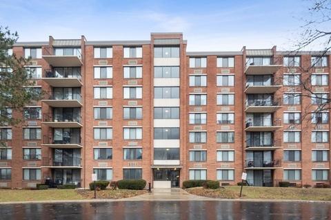 2000 Saint Regis Dr #2N, Lombard, IL 60148 photo 1