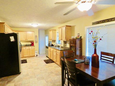 203 E Douglas St, Carlock, IL 61725 photo 7