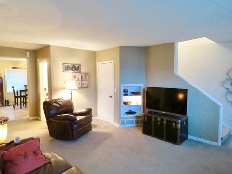 203 E Douglas St, Carlock, IL 61725 photo 3