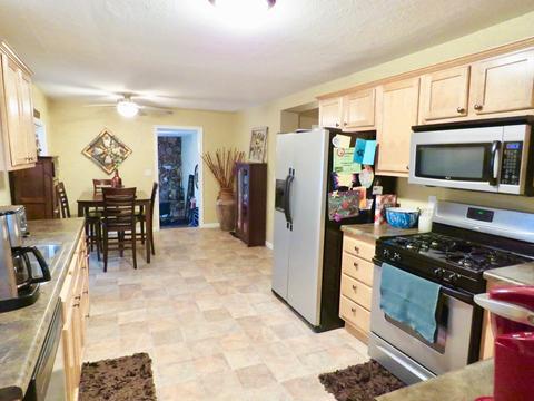 203 E Douglas St, Carlock, IL 61725 photo 5