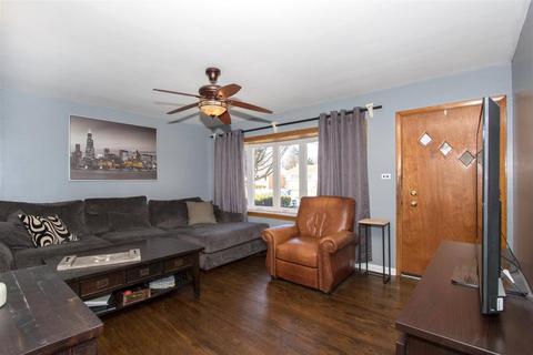 443 Vassar Ln, Des Plaines, IL 60016 photo 2