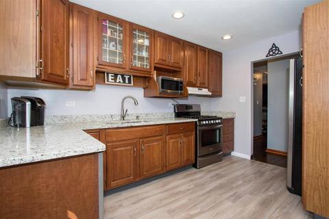 443 Vassar Ln, Des Plaines, IL 60016 photo 4