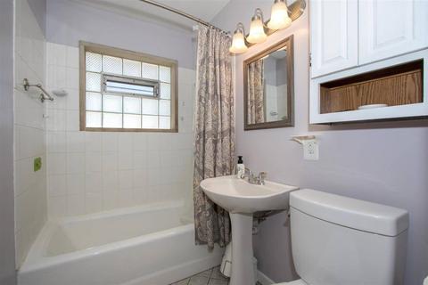 443 Vassar Ln, Des Plaines, IL 60016 photo 8
