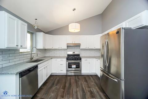 805 E 152nd St, Phoenix, IL 60426 photo 12