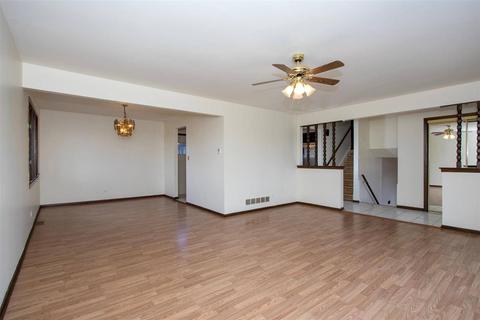 7944 W 75th St, Bridgeview, IL 60455 photo 3