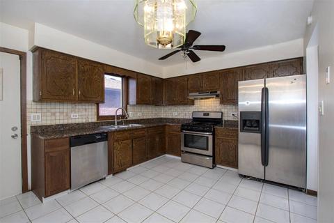 7944 W 75th St, Bridgeview, IL 60455 photo 4