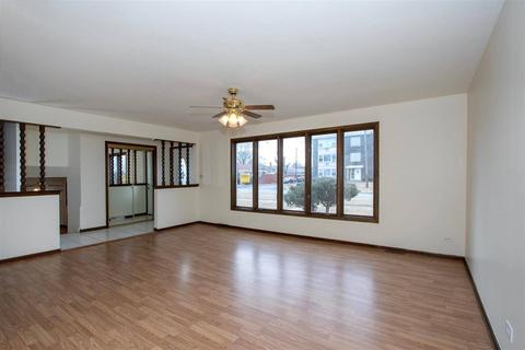 7944 W 75th St, Bridgeview, IL 60455 photo 2