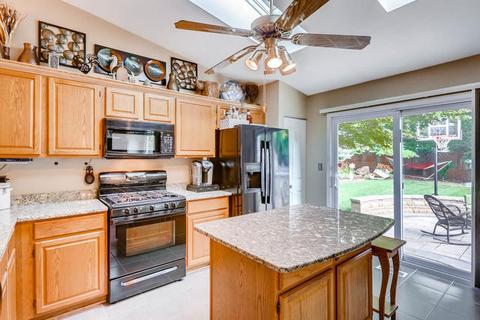 1320 Sebring Cir, Elgin, IL 60120 photo 9