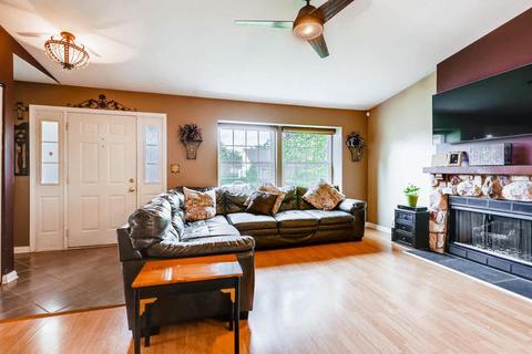 1320 Sebring Cir, Elgin, IL 60120 photo 3