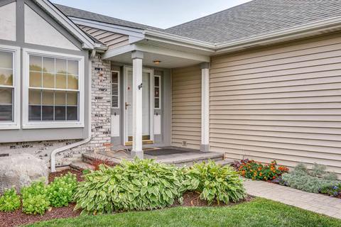1320 Sebring Cir, Elgin, IL 60120 photo 2