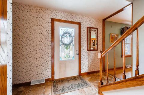 69 Lockman Cir, Elgin, IL 60123 photo 4