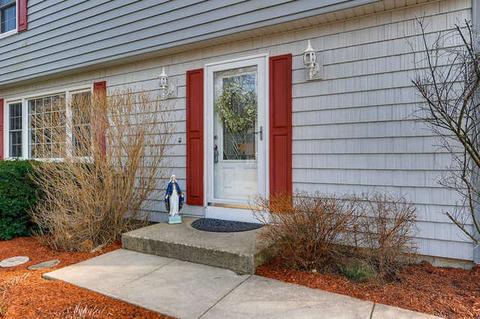 69 Lockman Cir, Elgin, IL 60123 photo 3